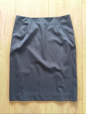 Theory Black Tailored Pencil Skirt! Golda 2! Flattering and elegant!